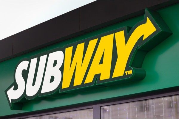 The arrow symbolism in Subway's logo indicates customers moving quickly in line.