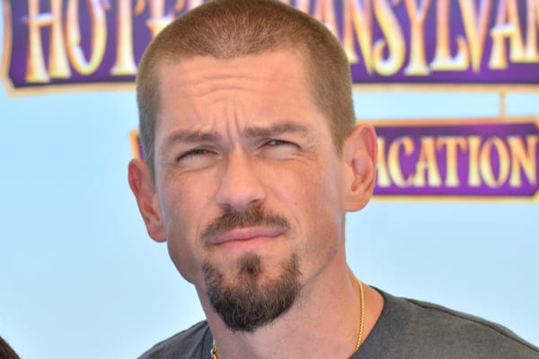 steve howey