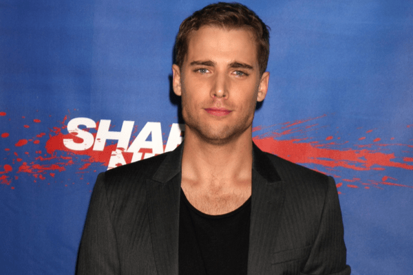 dustin milligan