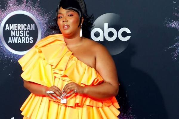 Lizzo's micro mini bag in AMAs