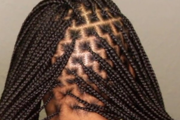 The long knotless braids for fashion.