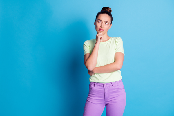 purple jeans green top 