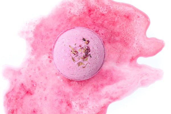 Enjoy a refreshing bath every time with Tree Hut Moroccan Rose Bath Bomb- Moroccan Rose.