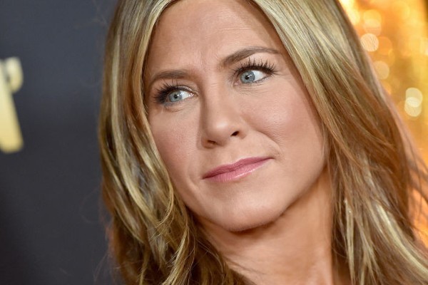 Jennifer Anniston has thin lips.