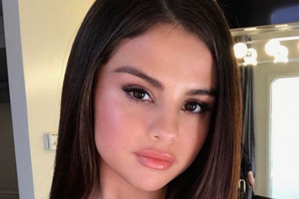 Selena Gomez has top-heavy lip shape.